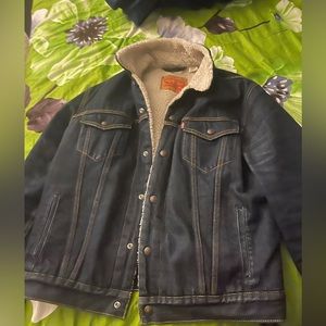 It’s a good shape winter jacket for men . Very good quality